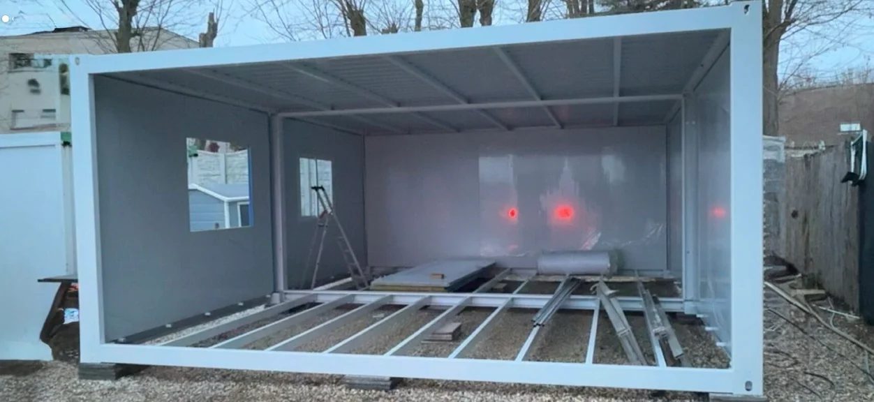 Montage d'un bâtiment modulaire par nos équipes en France